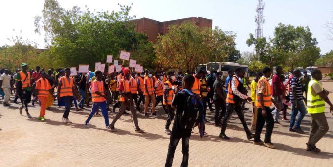 Ouagadougou: des étudiants ont marché contre les réformes du FONER