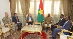 Coopération Burkina-Etats-Unis: échange entre le Président Damiba et l’Ambassadeur Sandra Clark