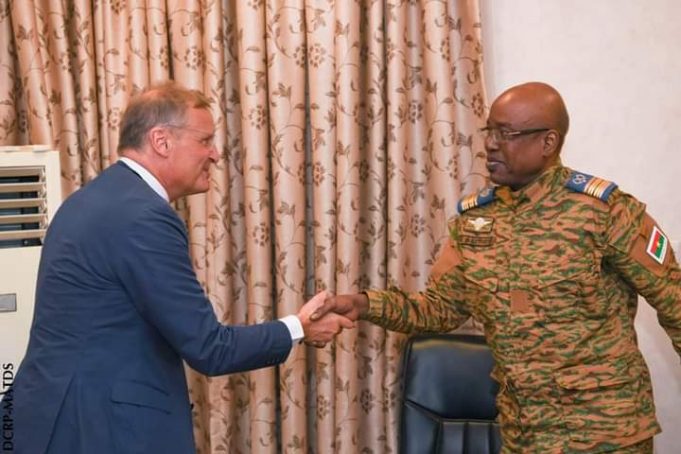 Burkina: l’ambassadeur de l’UE et le ministre de la Sécurité échangent sur des projets