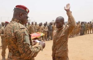 Attaque terroristes au Burkina: les héros récompensés par la Nation
