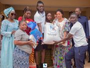 Journées caritatives de la Fondation Bertrand Traoré: l’étape de Ouaga validée avec un don de 50 tonnes de riz local, des Kits Scolaires,…