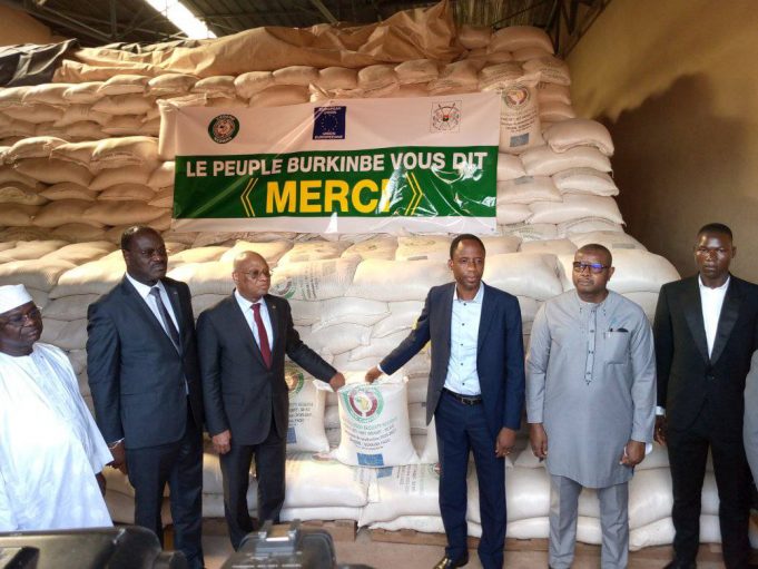 Crise humanitaire: la CEDEAO offre plus de six tonnes de vivres au Burkina