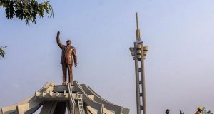 RDC: après neuf jours de pèlerinage, la dent de Lumumba repose désormais dans un mausolée