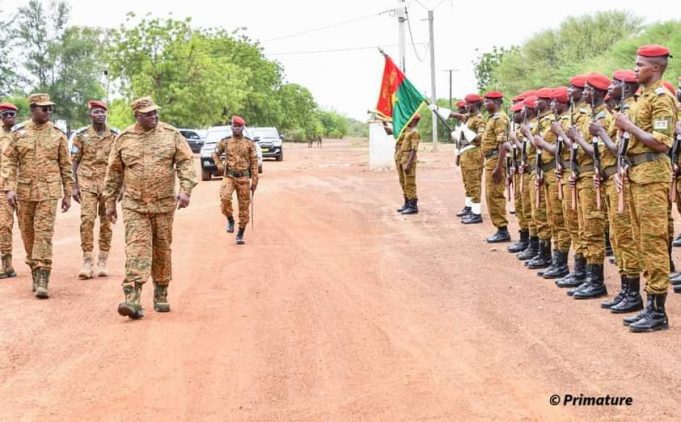 Immersion au sein des forces armées : le Premier ministre et son Gouvernement à l’ENSOA et à l’Académie de police
