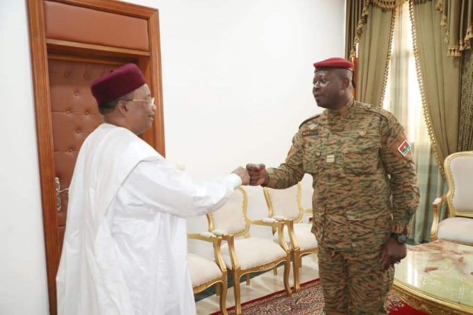 Burkina : Mahamadou Issoufou salue l’ouverture au dialogue du Président du Faso