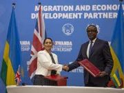 Vol de migrants du Royaume-Uni au Rwanda: le premier avion reste cloué au sol