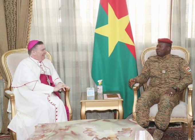 Situation nationale : le Nonce apostolique porte le message de soutien du Pape François au Président du Faso