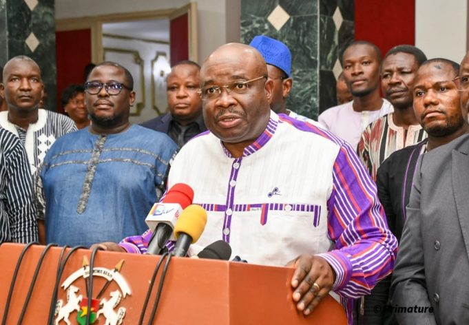 Burkina: le Premier ministre suspend l’achat des véhicules sur le budget 2022