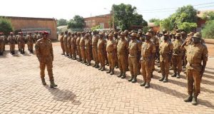Burkina: 273 militaires retraités rappelés pour renforcer les forces combattantes