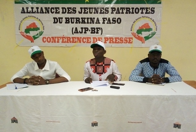 Les responsables de la Alliance des jeunes patriotes du Burkina Faso (AJP-BF)
