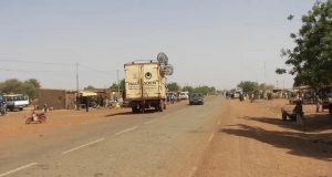 Burkina: l’Armée repousse deux attaques contre un convoi sur l’axe Kaya-Dori