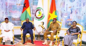 Transition au Burkina: la piqûre de la CEDEAO à Damiba