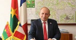 Burkina: Paris affirme son «soutien» à son ambassadeur Luc Hallade