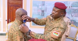 Burkina/Armée nationale : le Général de Brigade Vinta Somé reçoit ses épaulettes