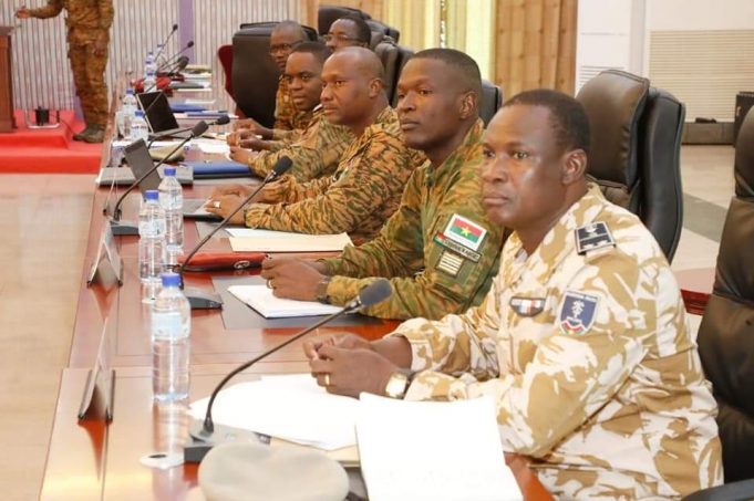 Burkina: le Conseil de défense évalue les mesures de lutte contre le terrorisme