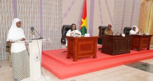 Burkina: le lieutenant-colonel Damiba face à plus de 200 femmes