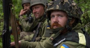 Conflit russo-ukrainien: près de 9 000 soldats ukrainiens tués
