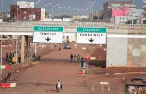 Ouagadougou: ces usagers qui s’abritent sous les échangeurs en cas de pluie!