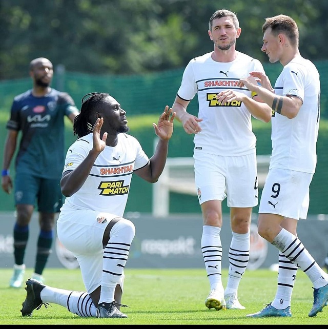 Franck Lassina Traoré (genou à terre) a retrouvé les terrains après 11 mois d'absence