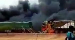Mali: des terroristes brûlent des camions transportant des marchandises