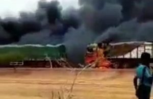 Mali: des terroristes brûlent des camions transportant des marchandises