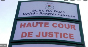Burkina: le gouvernement supprime la Haute Cour de justice, le Médiateur du Faso et le CES