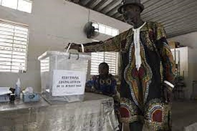 Le Sénégal retient son souffle en attendant le verdict des urnes