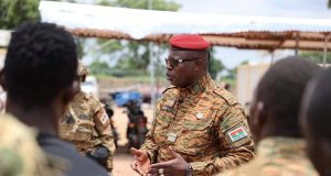 Burkina: sur le front Damiba appelle les militaires à poursuivre la traque des terroristes
