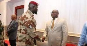 Guinée et Mali: deux nouveaux Premiers ministres pour deux juntes militaires contestées