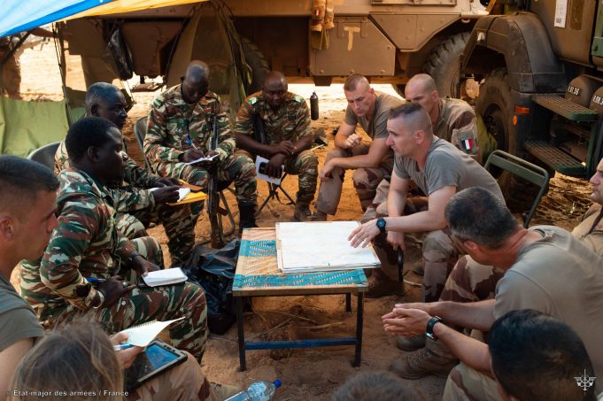 Sahel: « La force Barkhane réarticule son dispositif, dans une logique de co-construction avec ses partenaires »