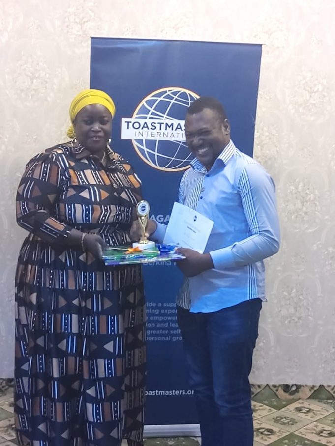 Ouaga Eveil Toastmasters Club : des candidats en compétition avec eux-mêmes dans des concours