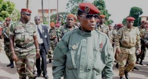 Guinée: un p’tit tour dehors et retour à la «Maison» pour Dadis!