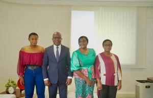 Côte d’Ivoire: une sage-femme burkinabè honorée pour avoir sauvé deux vies