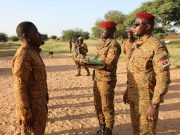 Burkina: des combattants décorés à Oursi pour leur bravoure