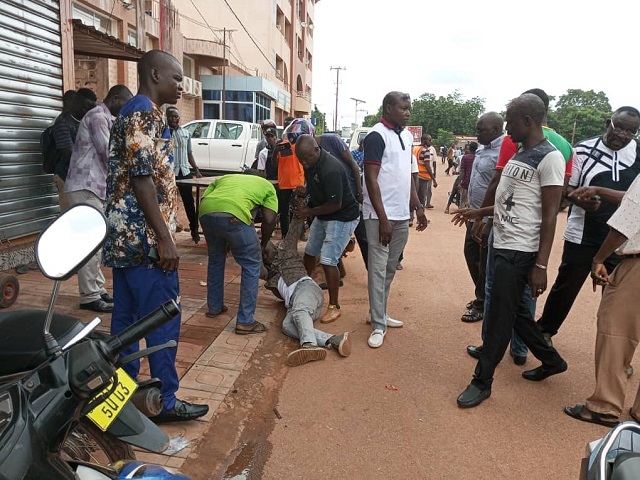 Un-blesse-dans-un-affrontement-entre-deux-mouvements-de-la-societe-civile-a-Ouagadougou
