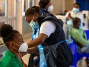 Afrique du Sud: deux personnes mortes après un vaccin anti-Covid-19