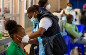 Afrique du Sud: deux personnes mortes après un vaccin anti-Covid-19