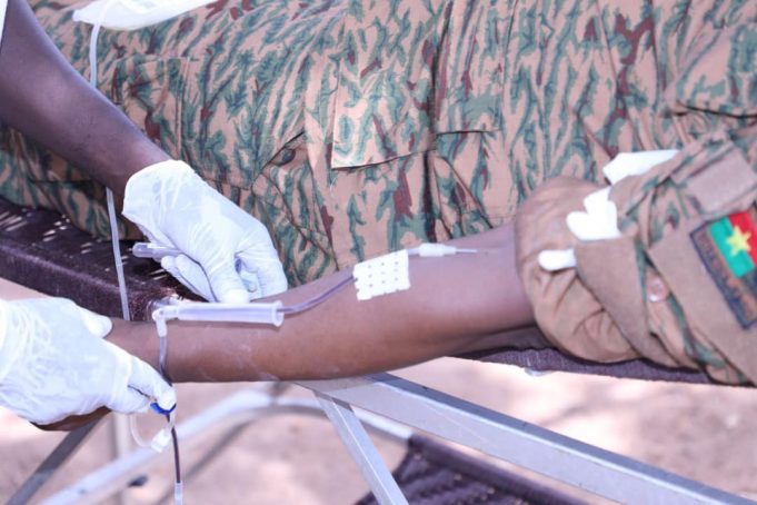 Ouagadougou: du sang pour sauver des soldats blessés