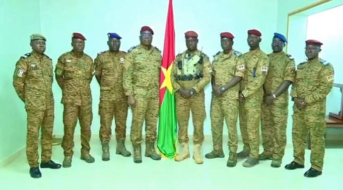 Burkina: le commandement militaire soutient le capitaine Ibrahim Traoré et ses hommes