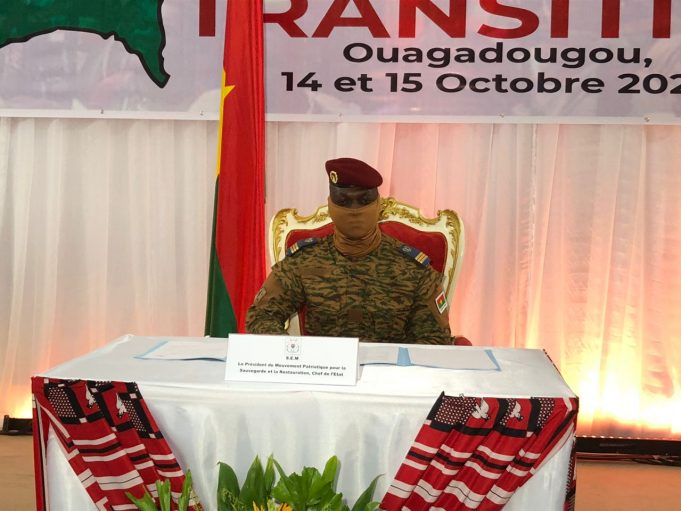 Burkina/Charte de transition: le capitaine Ibrahim Traoré président, 25 ministres et 71 députés
