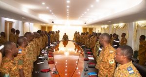 Transition au Burkina: le Capitaine Ibrahim Traoré face aux chefs militaires
