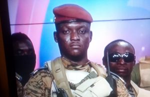 Burkina: le capitaine Ibrahim Traoré assure les affaires courantes en attendant la désignation d’un président