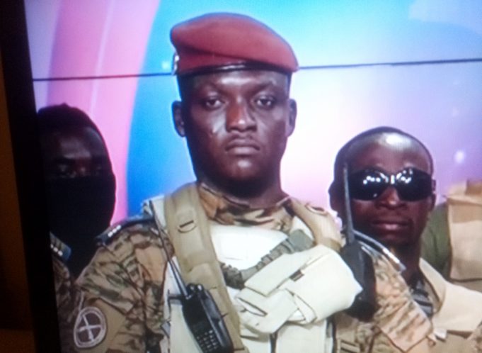 Burkina: le capitaine Ibrahim Traoré assure les affaires courantes en attendant la désignation d’un président