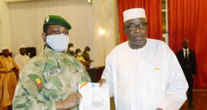 Mali: l’avant-projet de Constitution remis au président Goïta