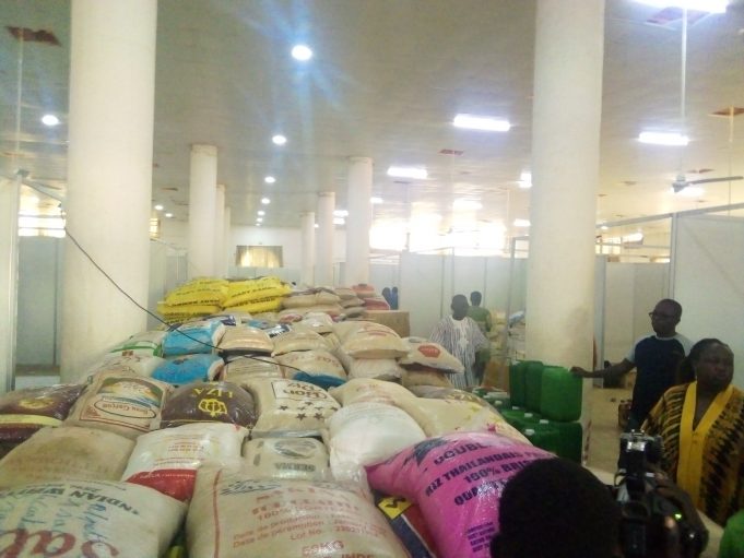 Burkina: des activistes collectent près de 400 tonnes de vivres pour les déplacés internes
