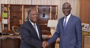 L’ambassadeur burkinabè Mahamadou Zongo en fin de mission en Côte d’Ivoire Alassane Ouattara et Mahamadou Zongo