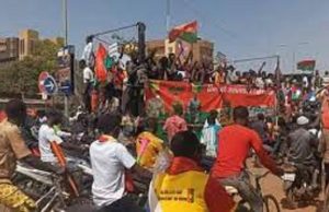Burkina: des manifestants gazés devant l’Ambassade de France