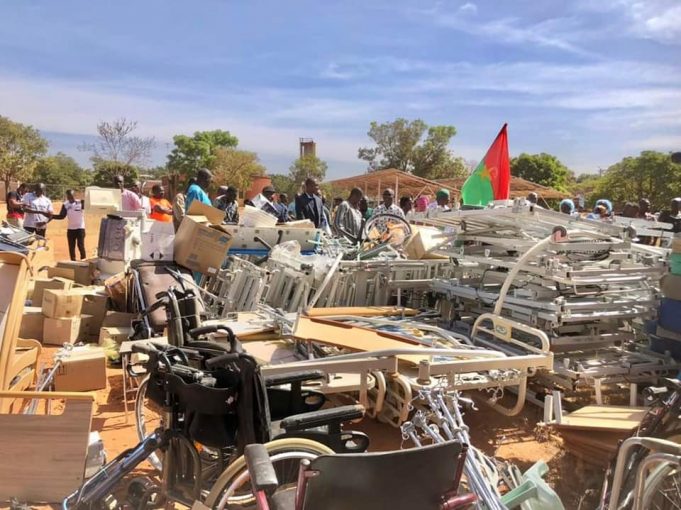 Bobo-Dioulasso: la Fondation Bertrand Traore remet du matériel Sanitaire à un centre de santé