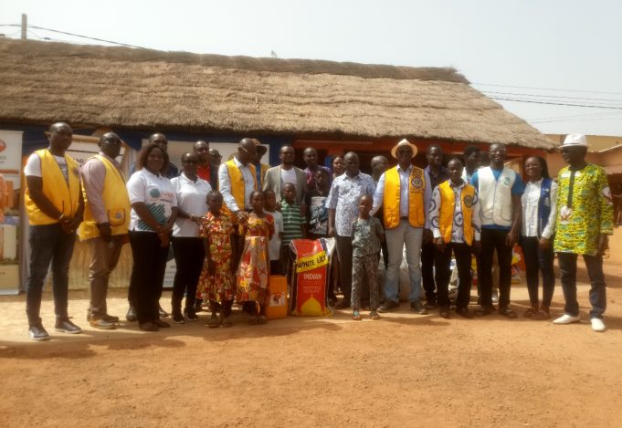 Ouagadougou: le Lions club Ouaga Karité apporte le sourire aux pensionnaires de AMPO