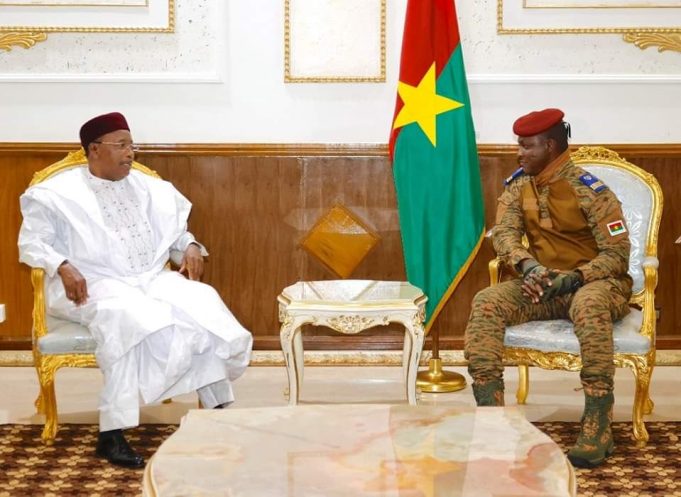 Transition au Burkina: le Médiateur de la CEDEAO vient aux nouvelles